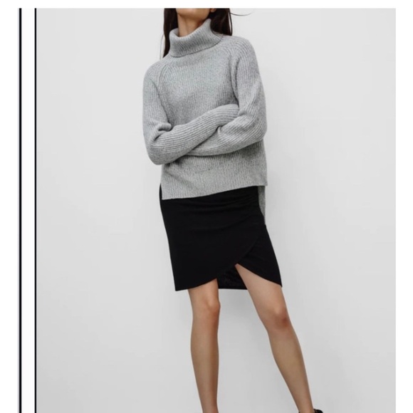 Wilfred Free Lin Grey Sweater High Low Hem 100% Merino Wool
Turtleneck Size S - Picture 3 of 15